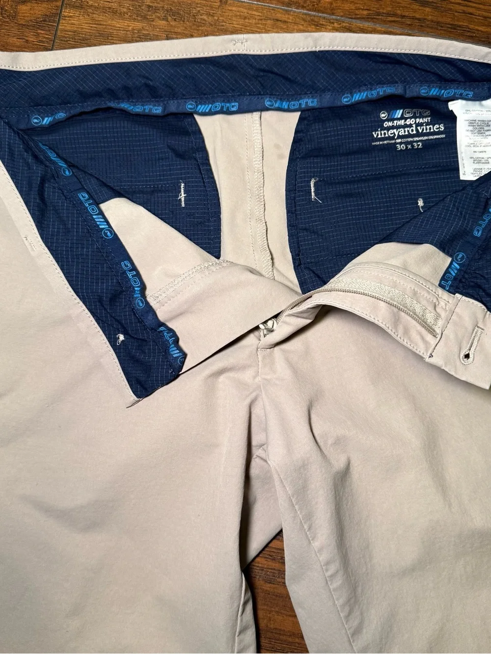 Vineyard Vines Performance On-The-Go Pants Men's Stillwater Kakhi  SZ 30/32 Golf
